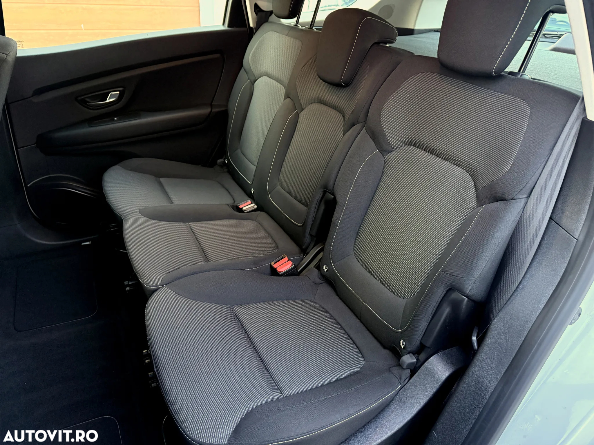 Renault Grand Scenic BLUE dCi 120 BUSINESS EDITION - 11