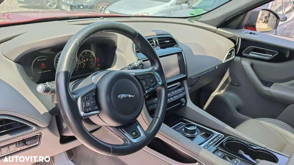 Jaguar F-Pace - 25