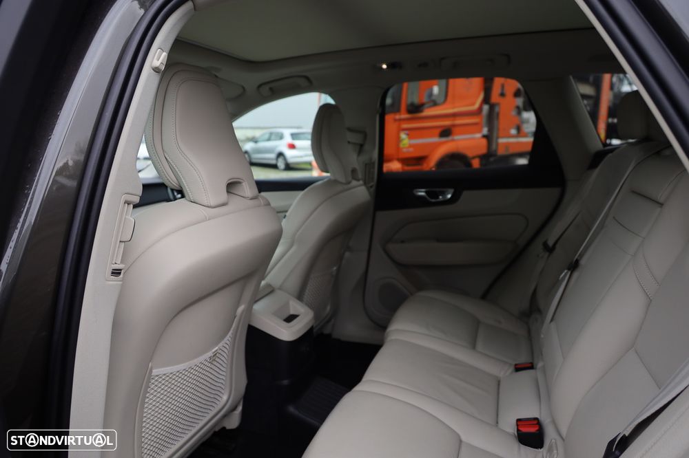 Volvo XC 60 2.0 T6 PHEV Inscription AWD - 11