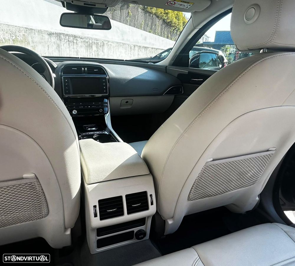 Jaguar XE 20d Aut. Prestige - 40