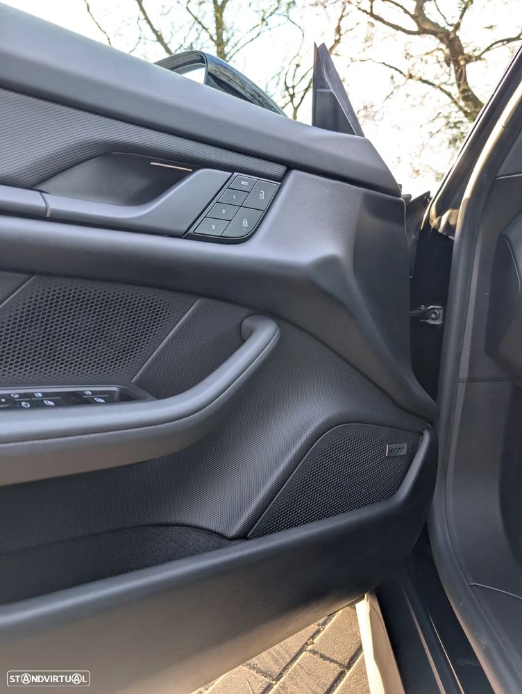 Porsche Taycan Sport Turismo bateria Performance Plus - 13