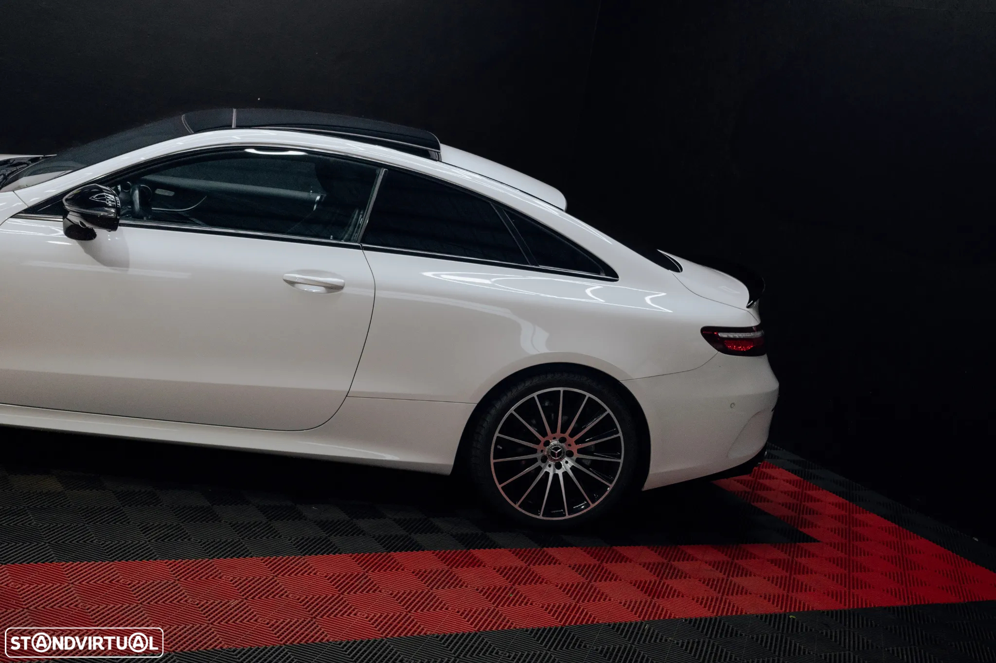 Mercedes-Benz E 220 d Coupe 9G-TRONIC Night Edition - 11