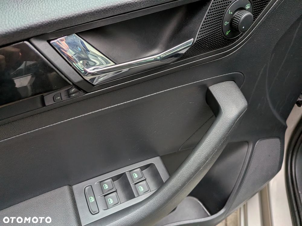 Skoda RAPID 1.0 TSI DSG Style - 13