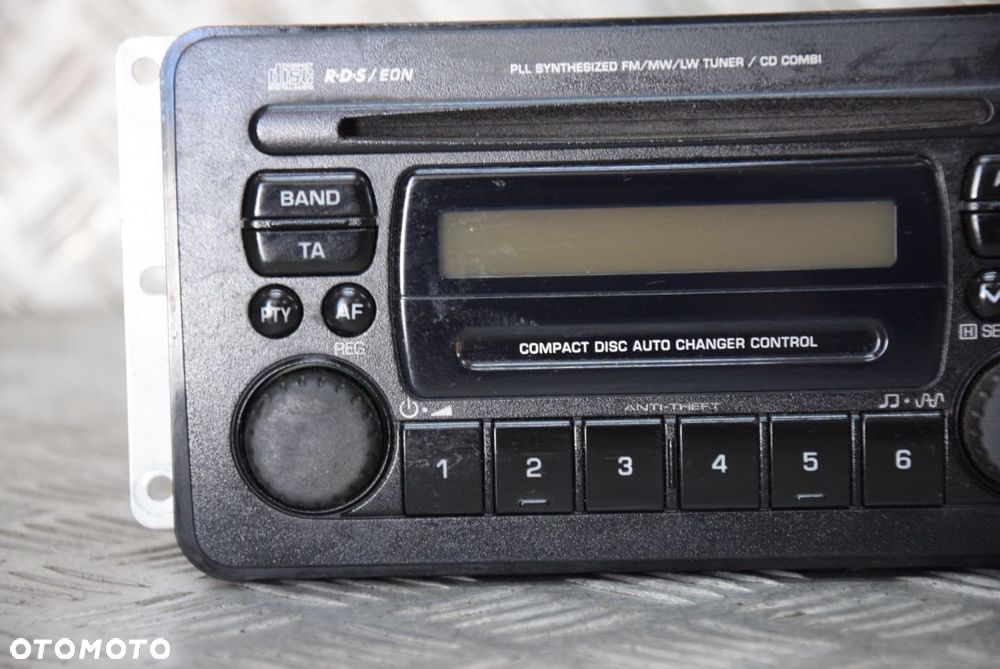 SUZUKI JIMNY RADIO CLARION - 5