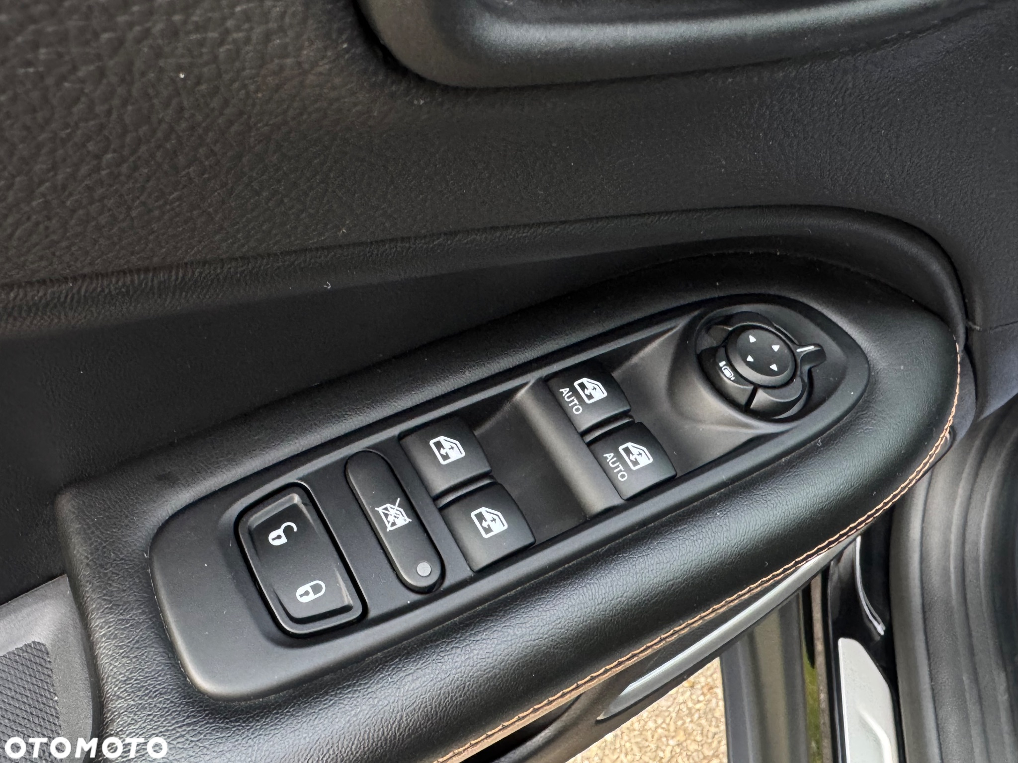 Jeep Compass 1.4 MultiAir Limited - 32