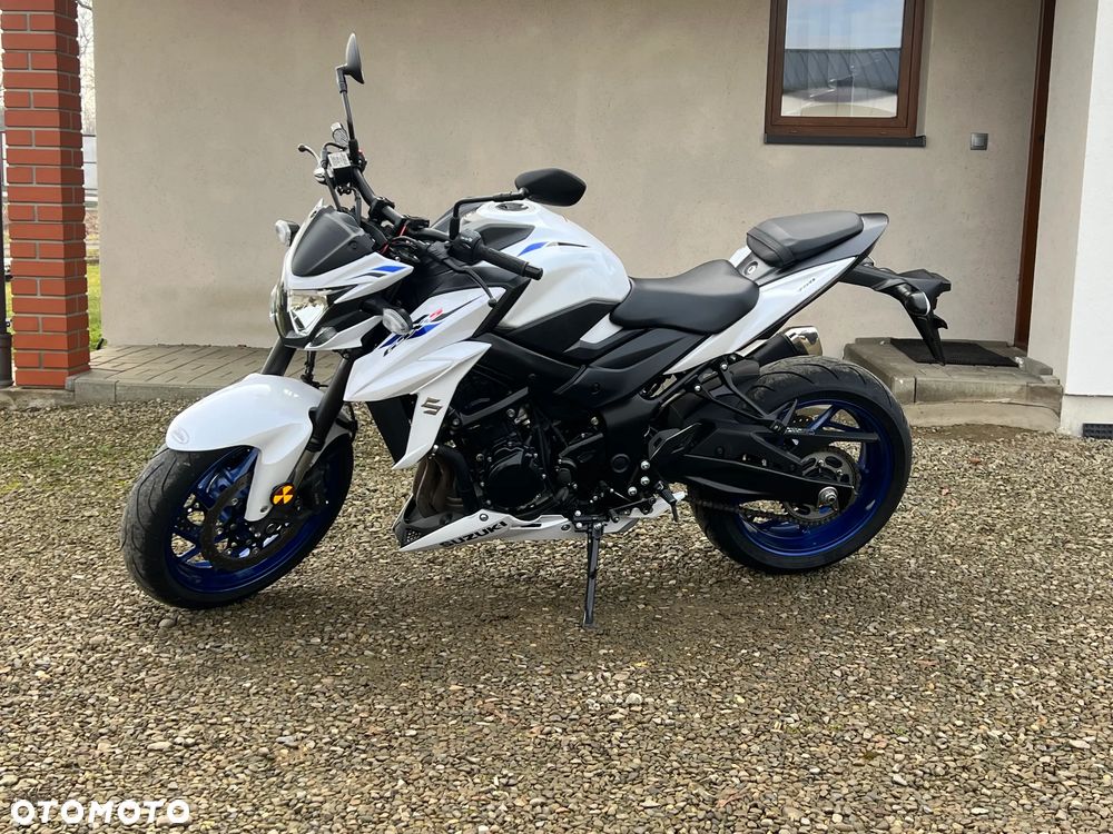 Suzuki GSX - 2