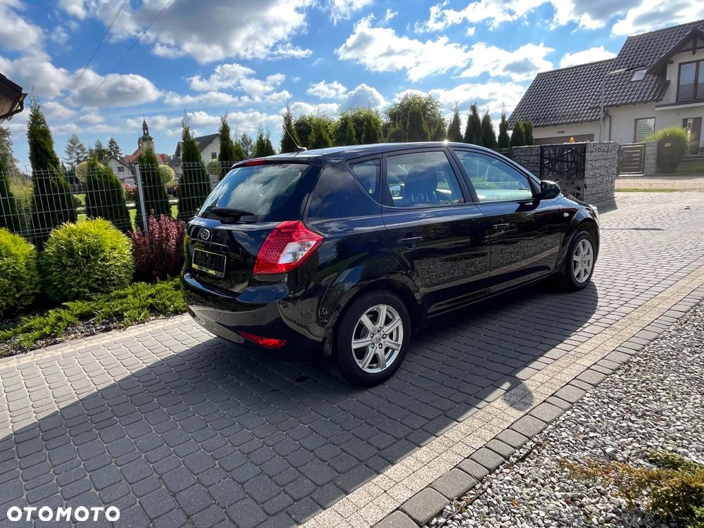 Kia Ceed - 8