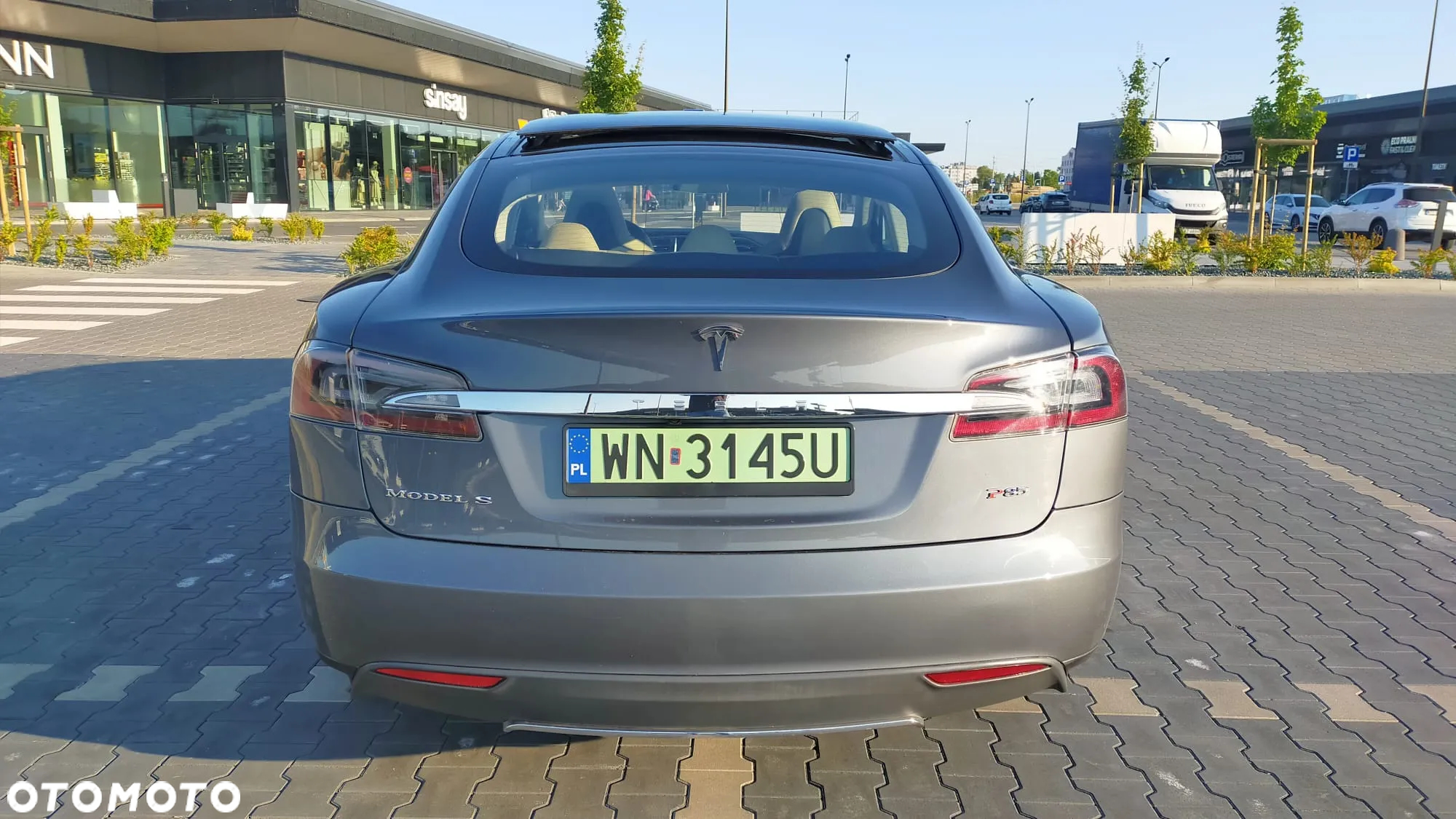 Tesla Model S 85 D - 2