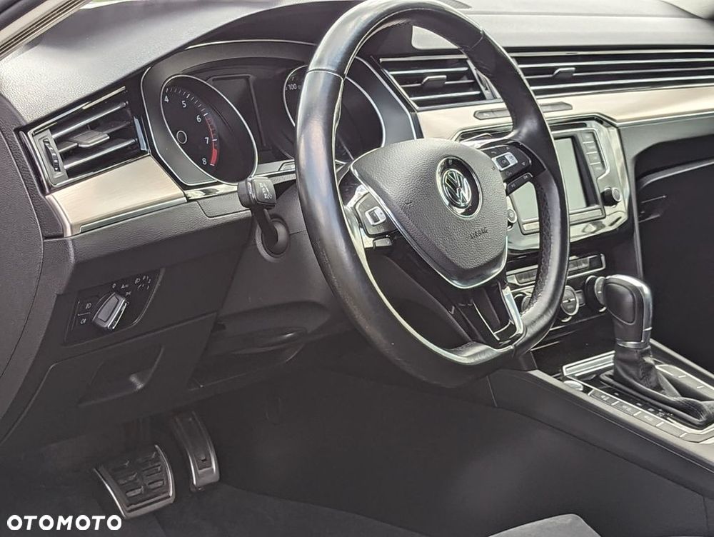 Volkswagen Passat - 33