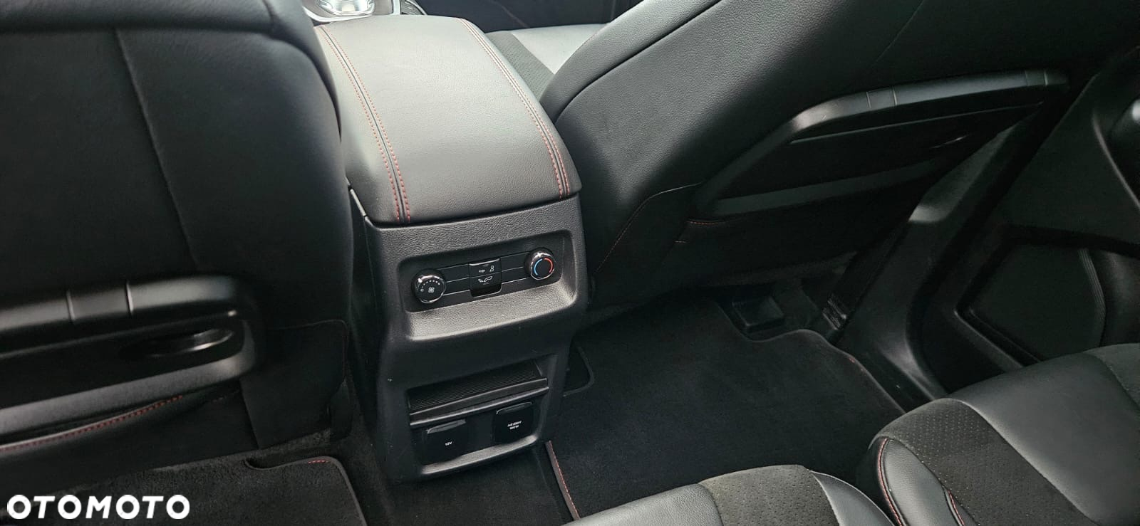 Ford S-Max 2.0 EcoBlue Twin-Turbo ST-Line - 25