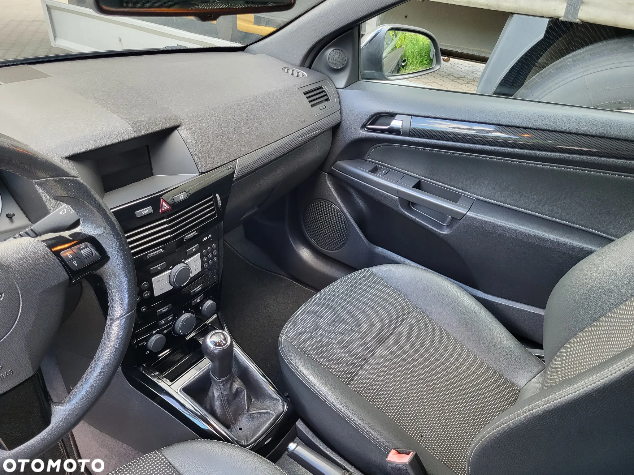Opel Astra GTC 1.6 Cosmo - 21