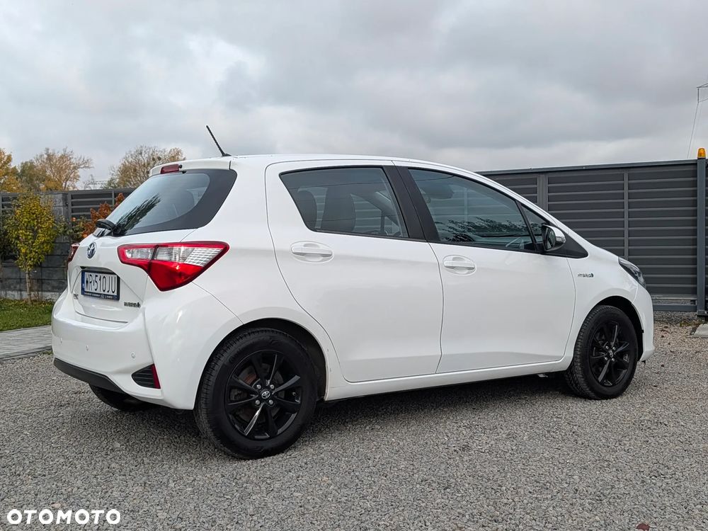 Toyota Yaris Hybrid 100 Premium - 8