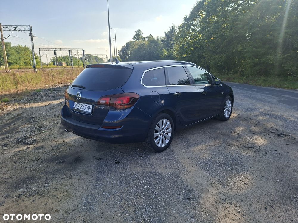 Opel Astra 2010 photo 3