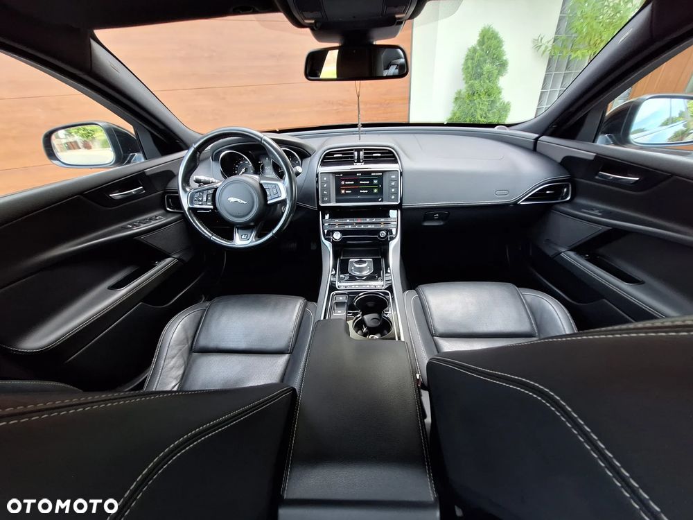 Jaguar XE 20d R-Sport - 22