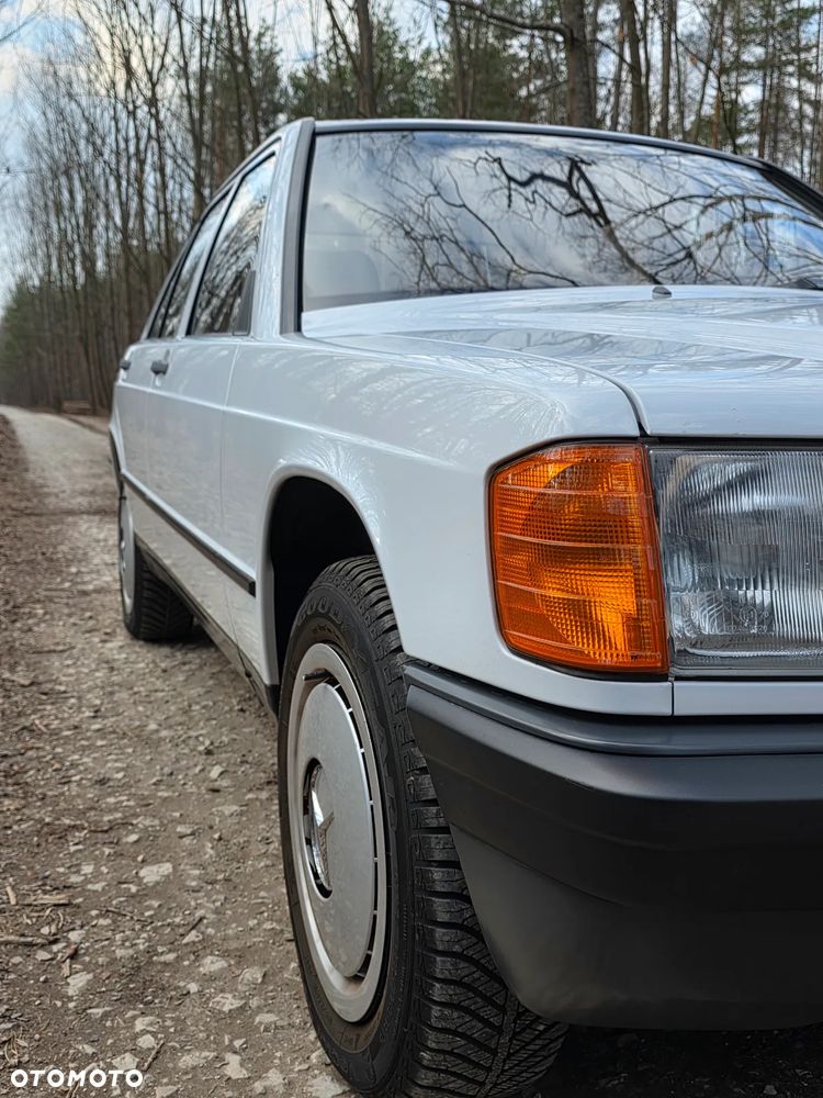 Mercedes-Benz W201 (190) - 11