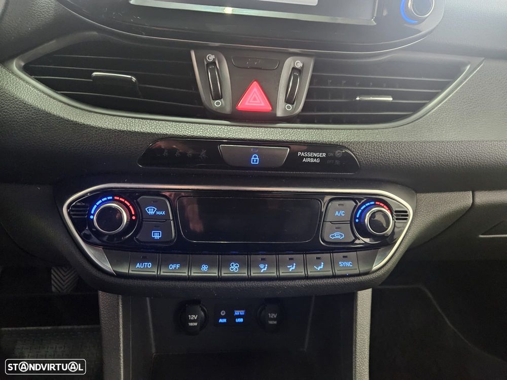 Hyundai i30 SW 1.6 CRDI Prime - 23