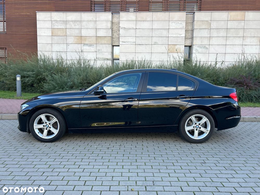 BMW Seria 3 320d Sport Line - 2