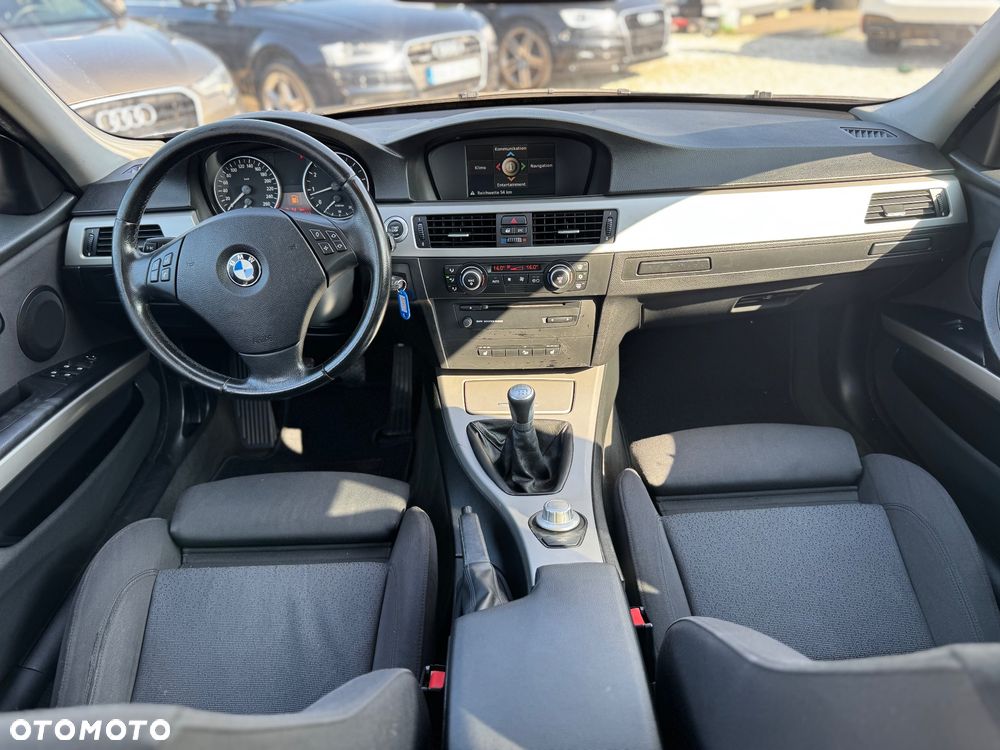 BMW Seria 3 325i - 4