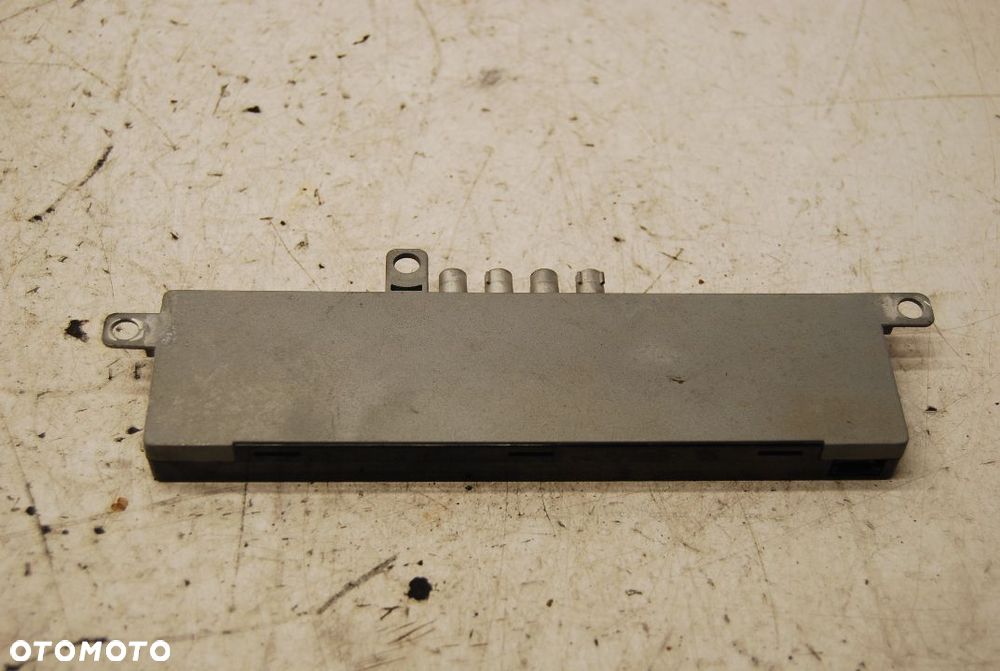WZMACNIACZ ANTENOWY 4F9035225D AUDI A6 C6 - 2