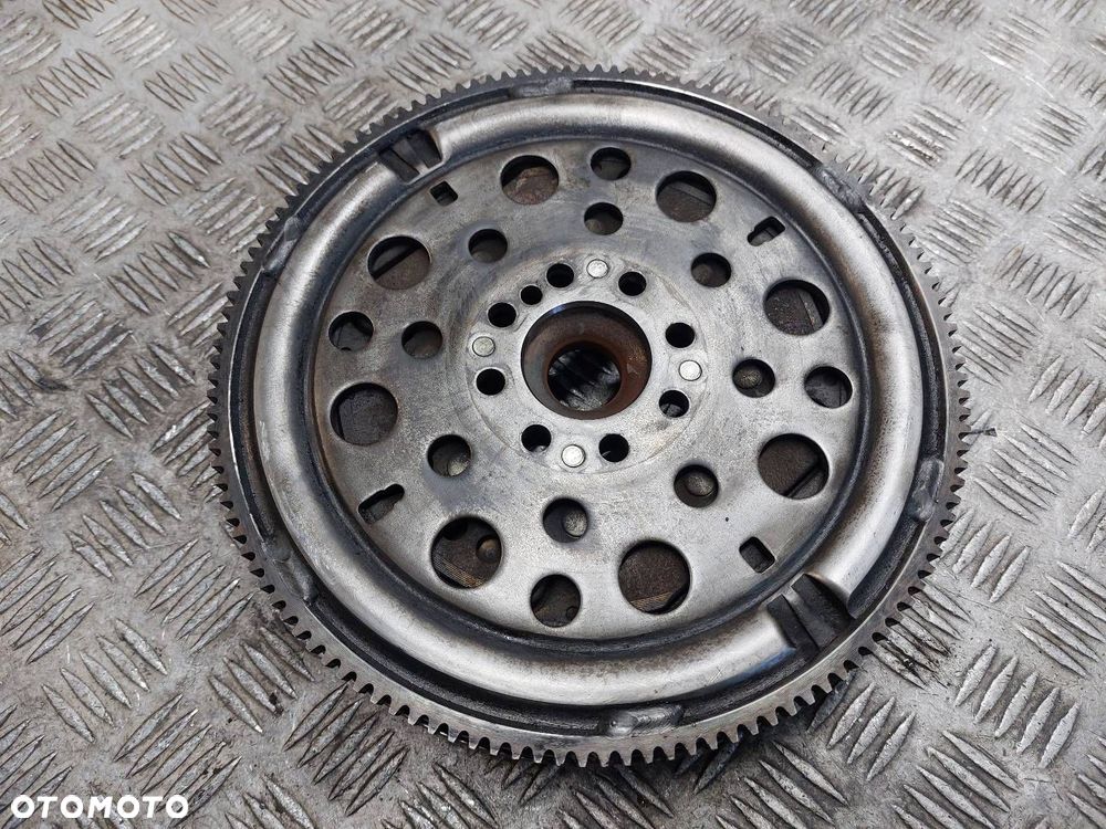 KOŁO DWUMASOWE MERCEDES-BENZ W414 VANEO 1.7 CDI - 3