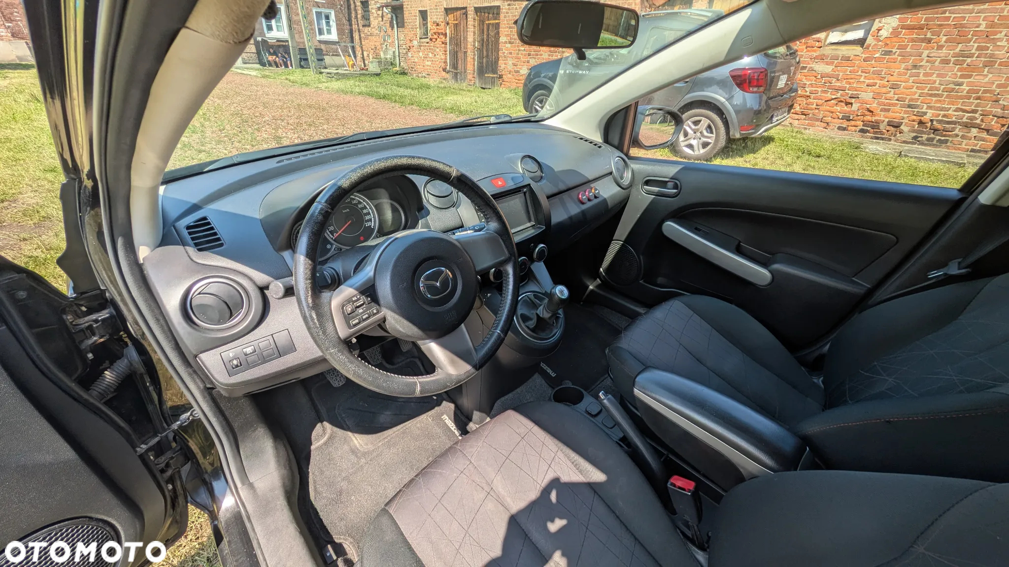 Mazda 2 1.3 Navi + - 6