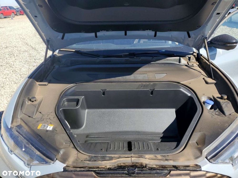 Ford Mustang Mach-E - 12