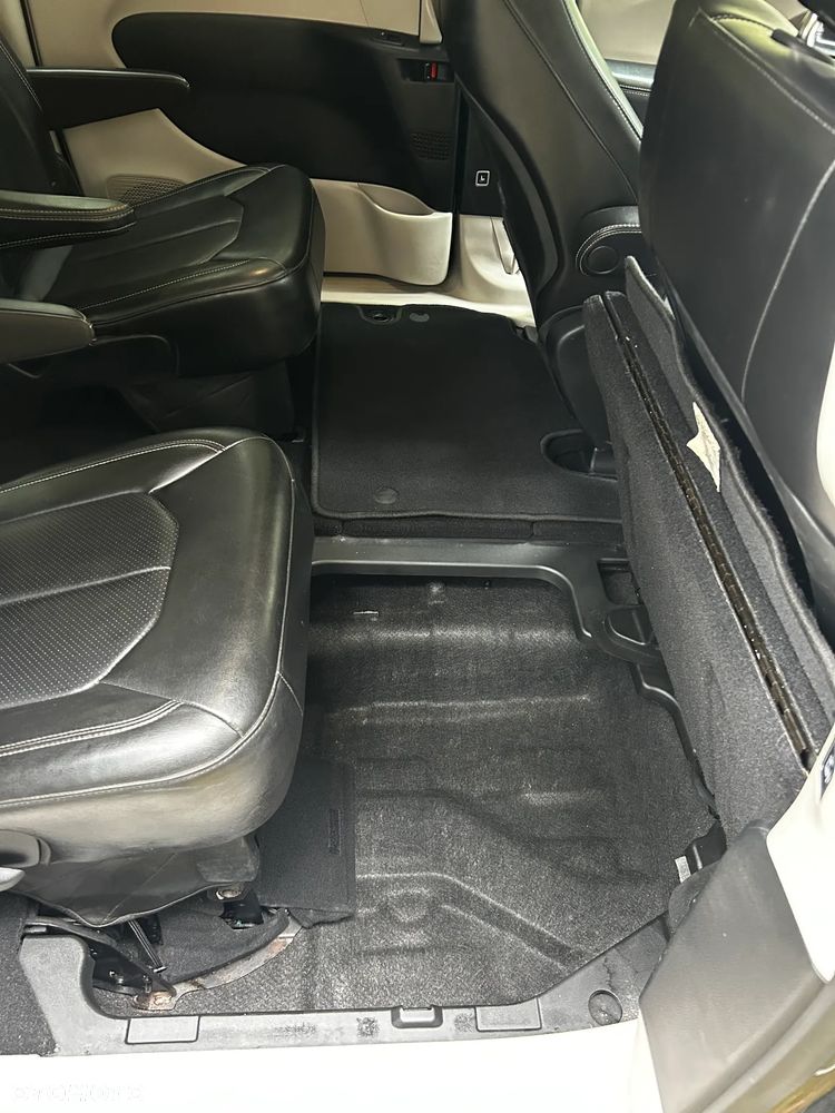 Chrysler Pacifica - 23