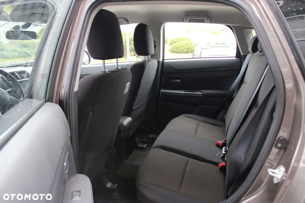 Mitsubishi ASX 1.6 Inform - 12