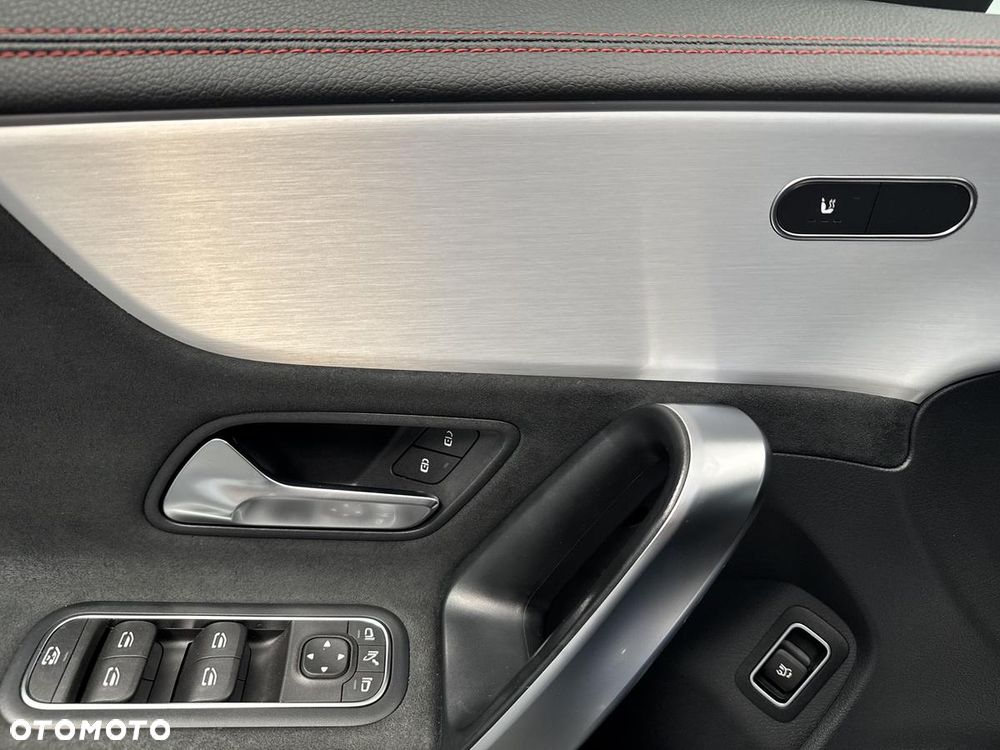 Mercedes-Benz CLA 200 AMG Line 7G-DCT - 12