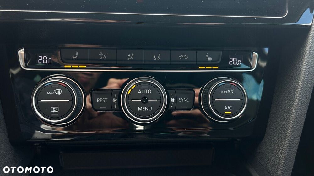 Volkswagen Passat Variant 2.0 TDI 4Mot Elegance DSG - 20
