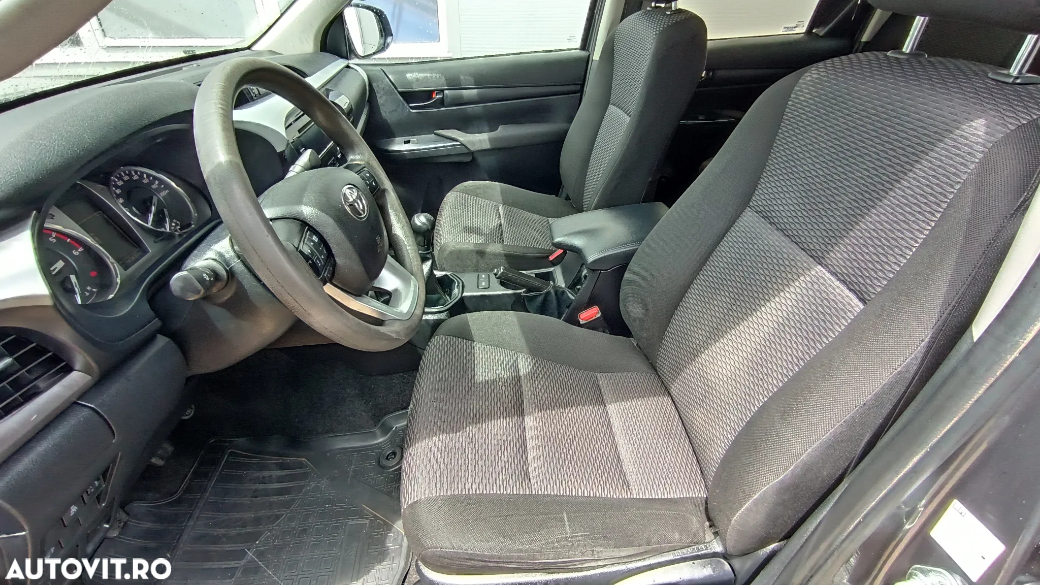 Toyota Hilux 2.4D 150CP 4x4 Double Cab 6MT Comfort - 11