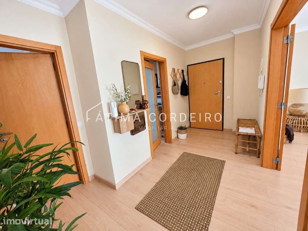 Excelente Apartamento T2 remodelado com parqueamento em ótima local... - Grande imagem: 5/30