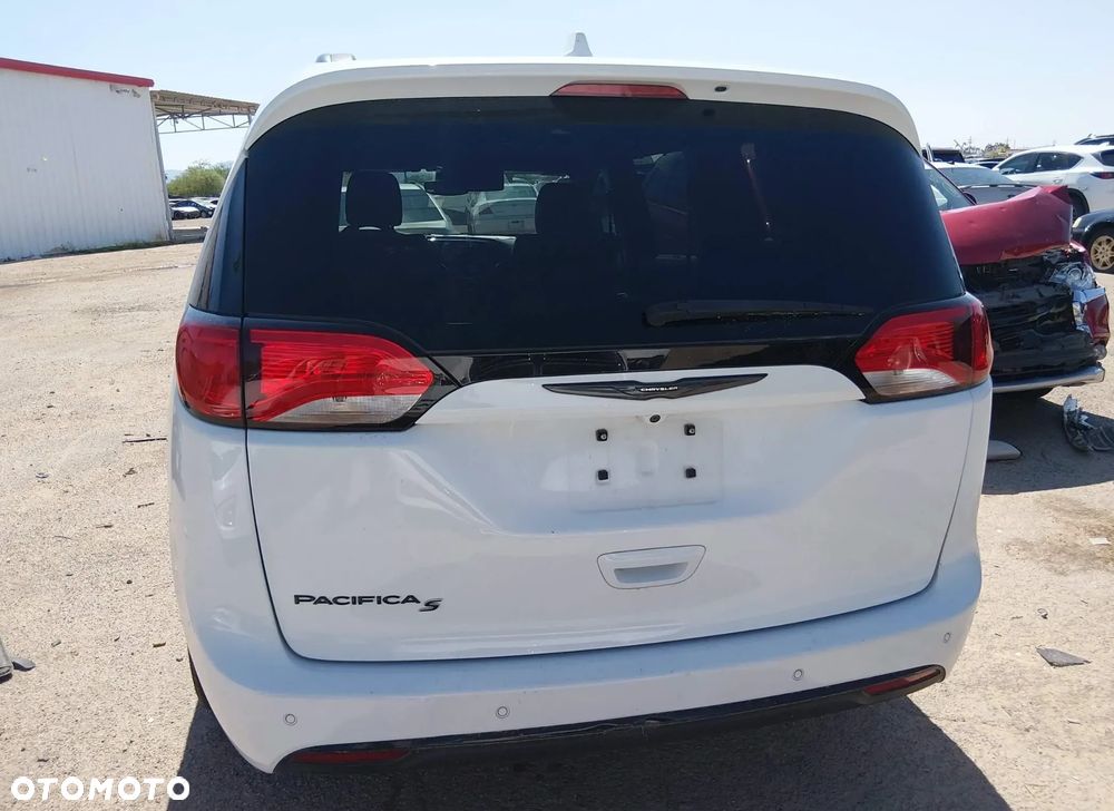 Chrysler Pacifica - 4