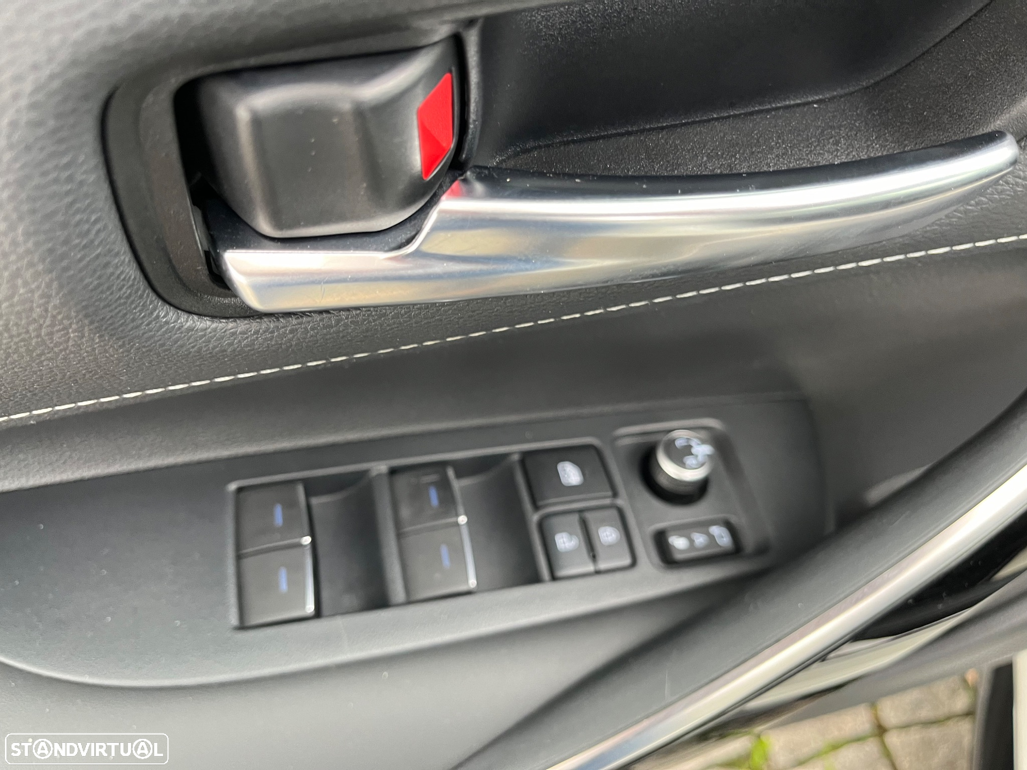 Toyota Corolla 2.0 Hybrid Luxury Black - 21