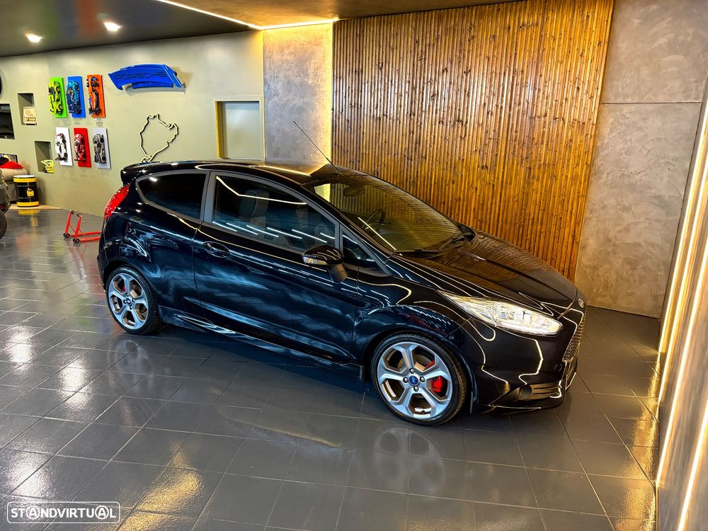 Ford Fiesta 1.6 EcoBoost ST - 11