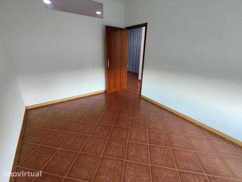 T2 aluguer duraçao 1 ano Rio de Moinhos - Grande imagem: 2/9