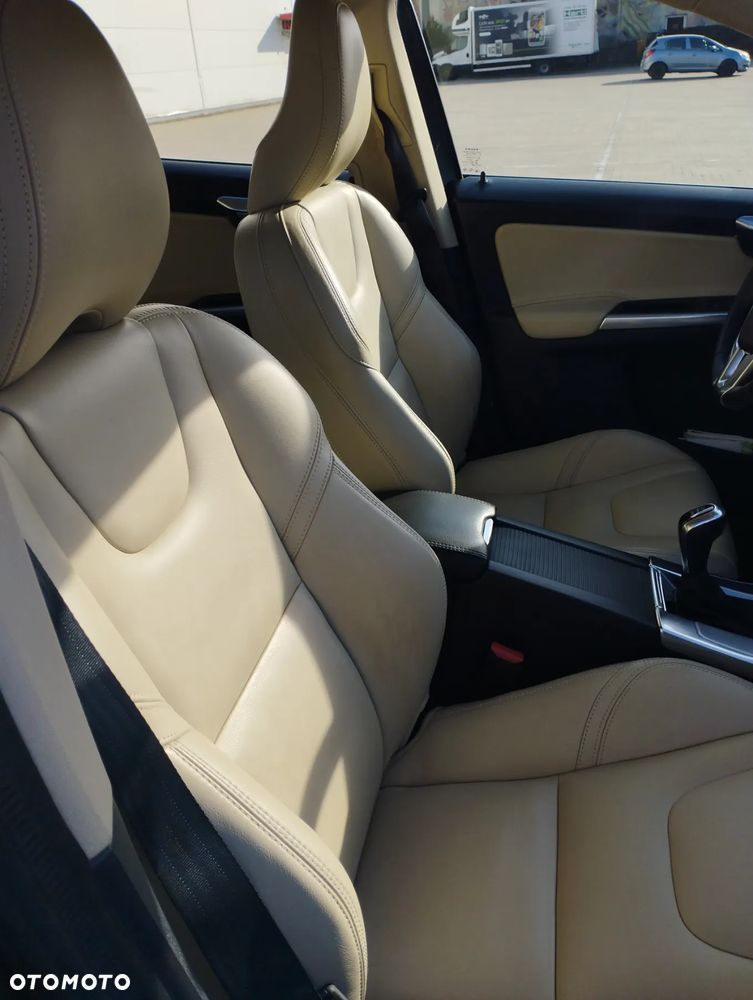 Volvo XC 60 D4 Momentum - 17