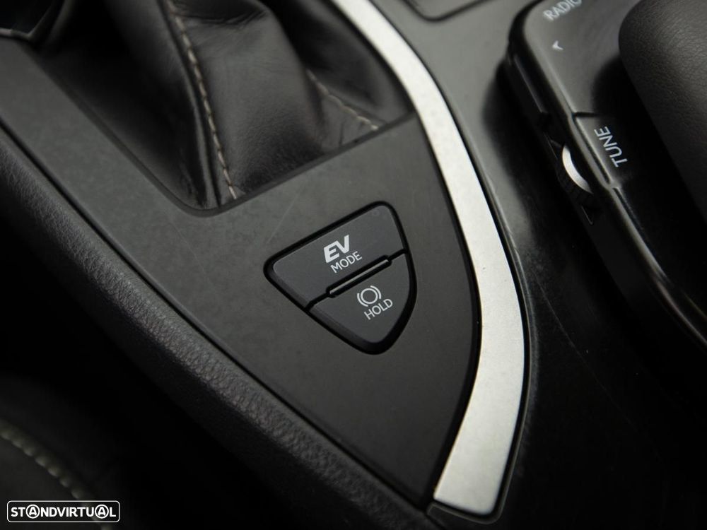 Lexus UX 250h Business - 21