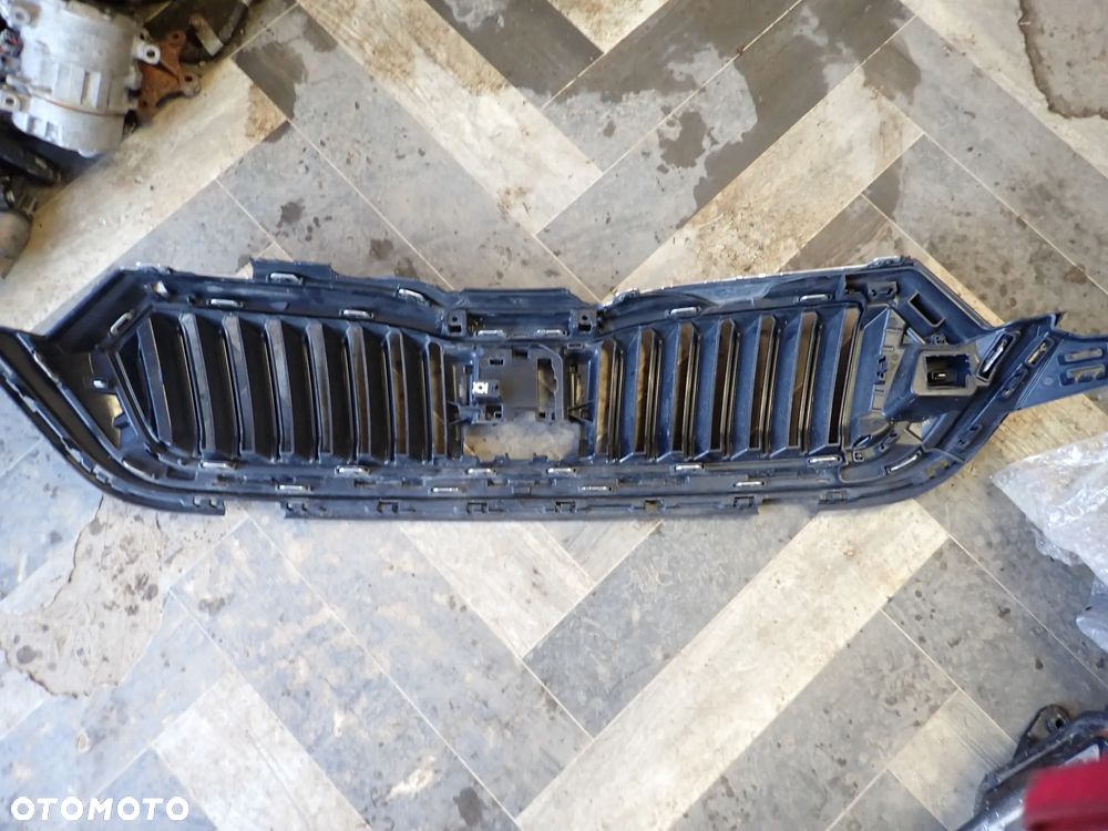 SKODA OCTAVIA IV GRILL - 6