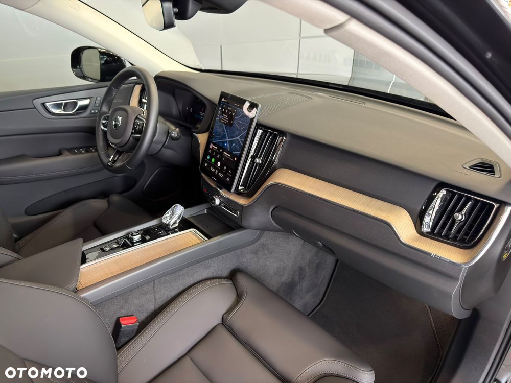 Volvo XC 60 B5 B AWD Plus Dark - 10