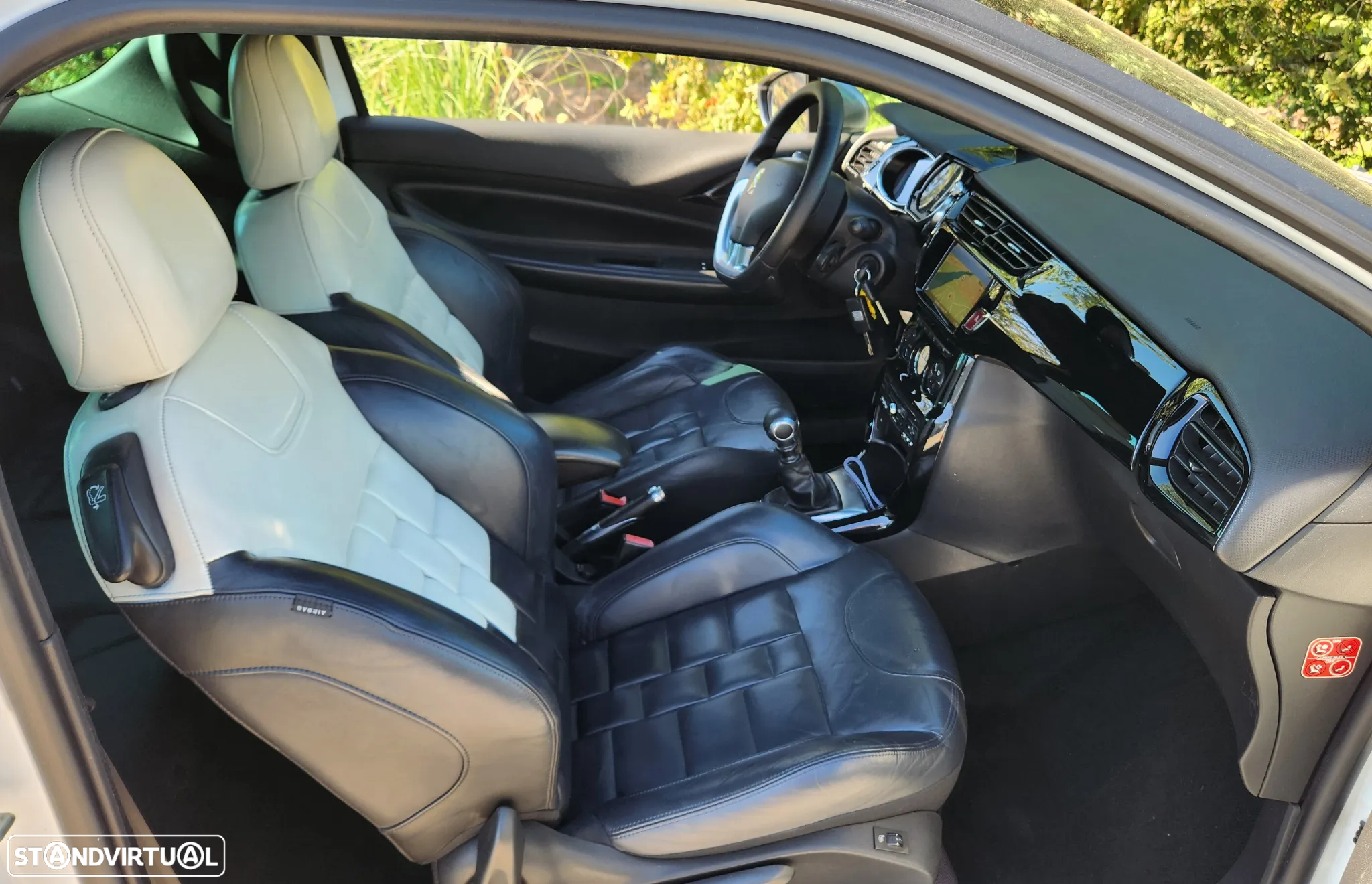 Citroën DS3 1.6 e-HDi Airdream Sport Chic - 11
