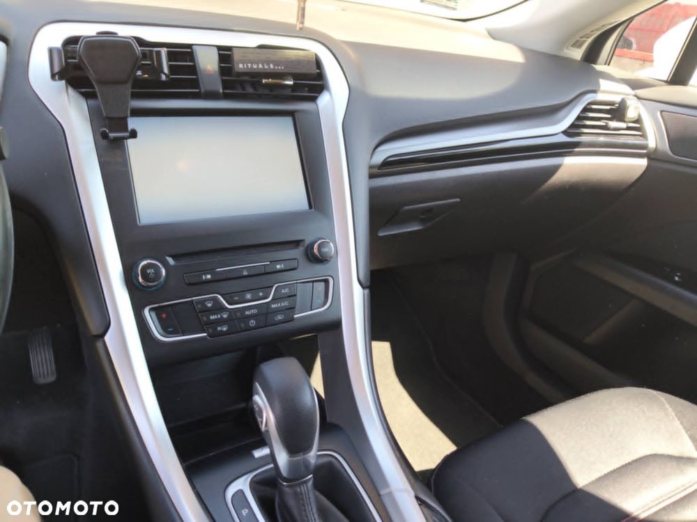 Ford Fusion - 25