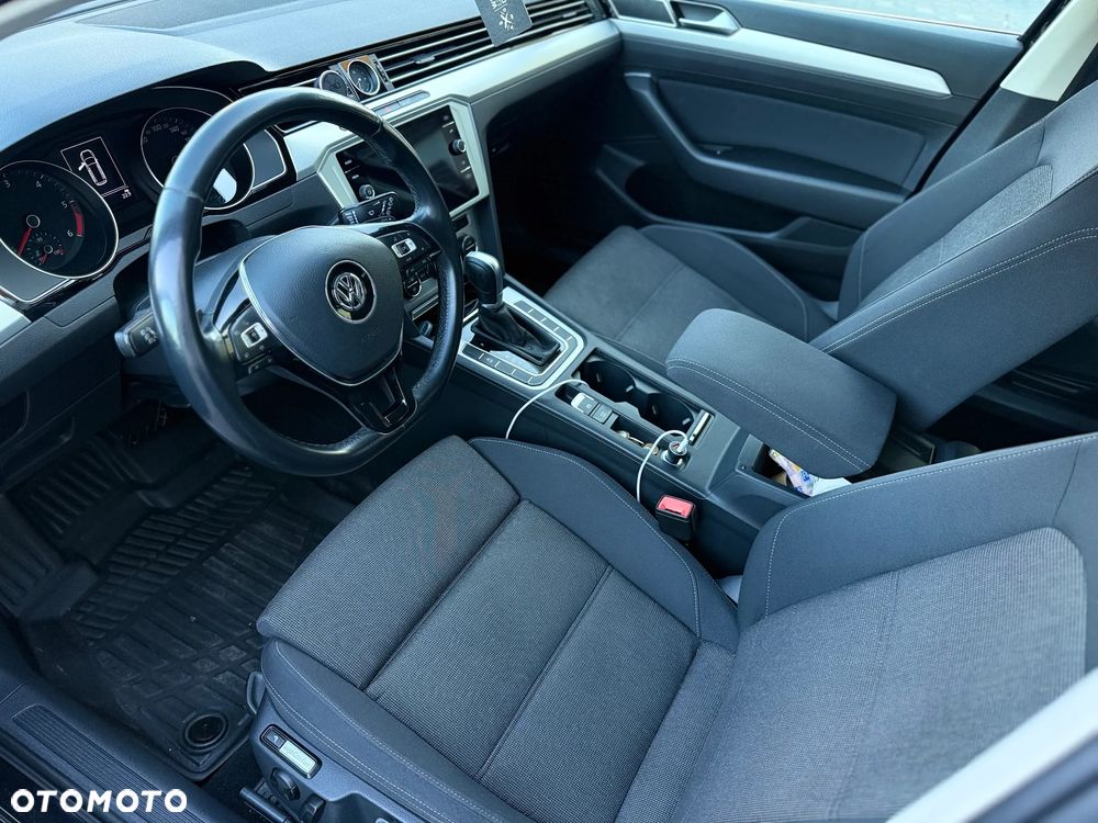 Volkswagen Passat - 10
