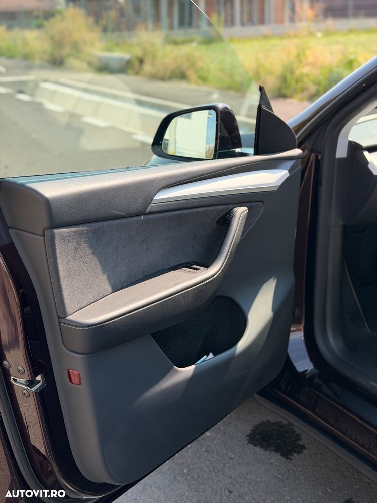 Tesla Model Y - 5