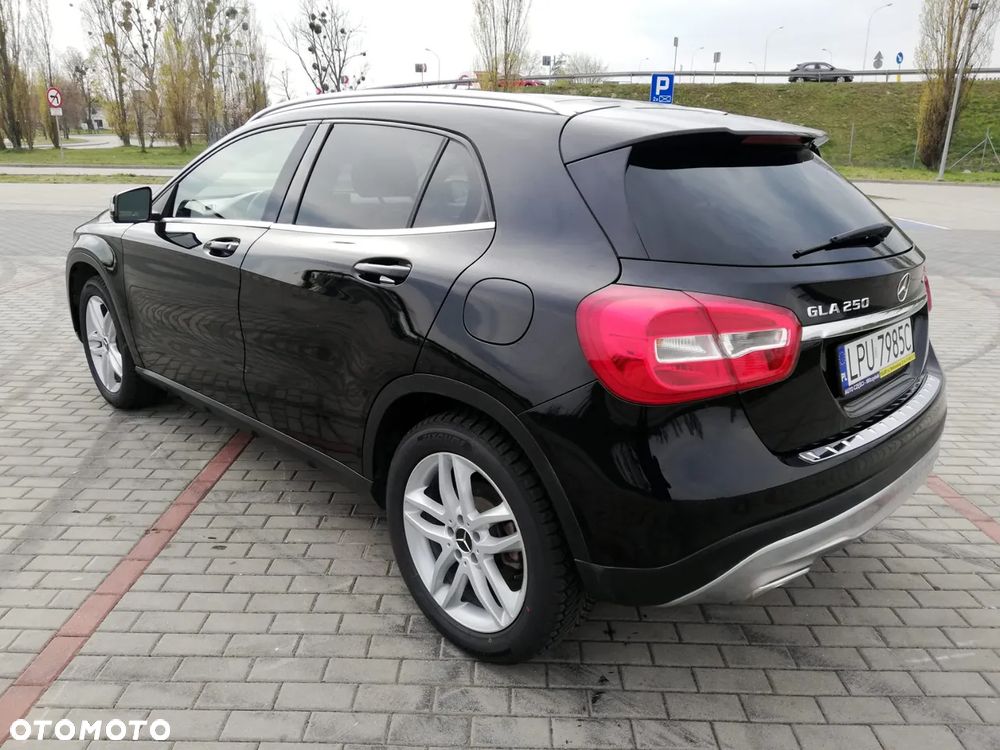 Mercedes-Benz GLA 250 4Matic 7G-DCT - 6