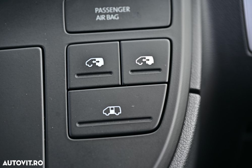 Volkswagen Multivan - 32