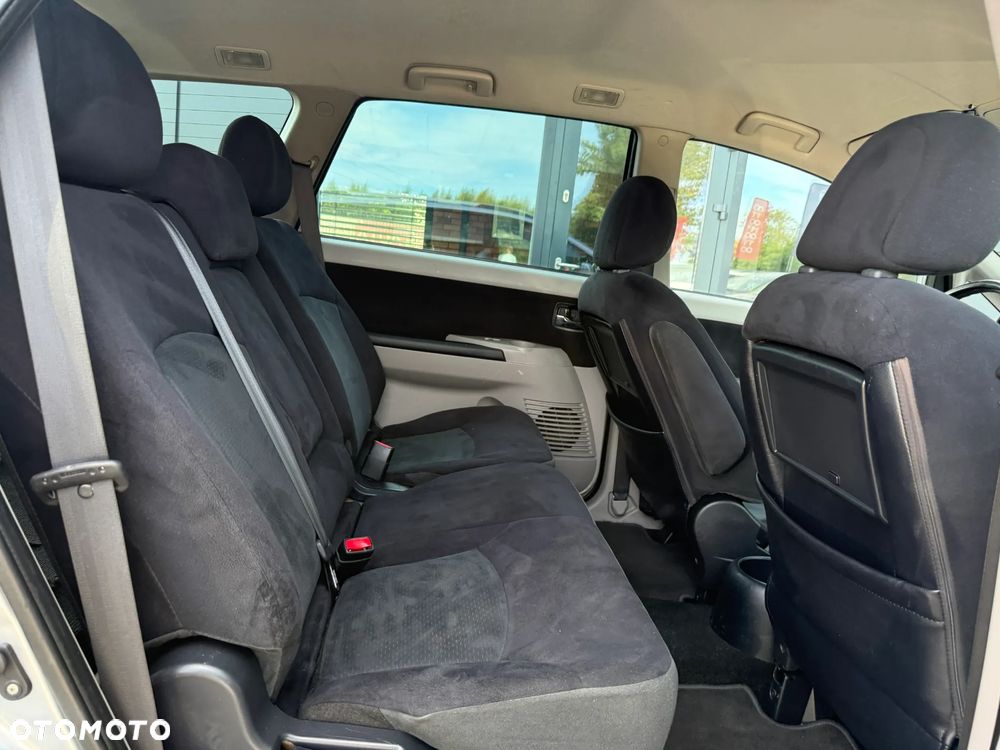Mitsubishi Grandis 2.4 Inform - 23