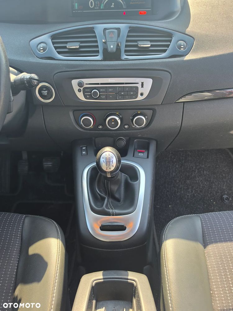 Renault Scenic ENERGY TCe 115 Bose Edition - 11