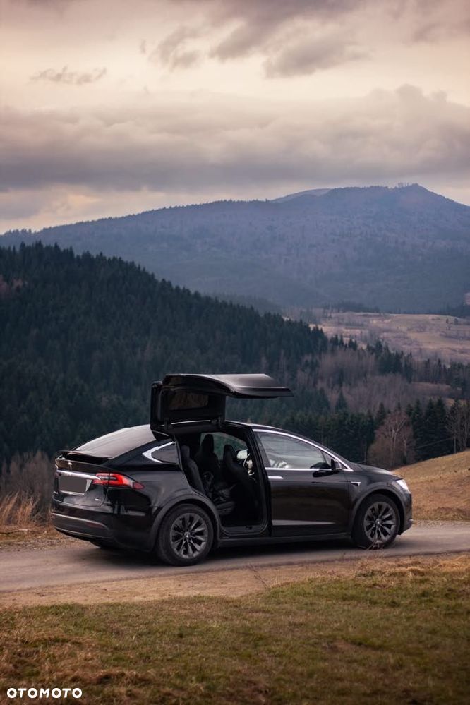 Tesla Model X - 4