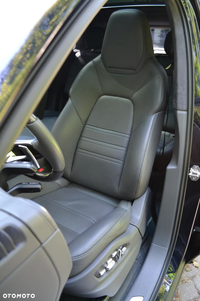 Porsche Cayenne - 23